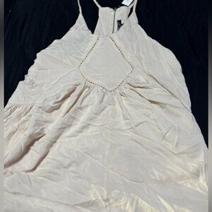 Brand Romeo Juliet counter color cream size medium